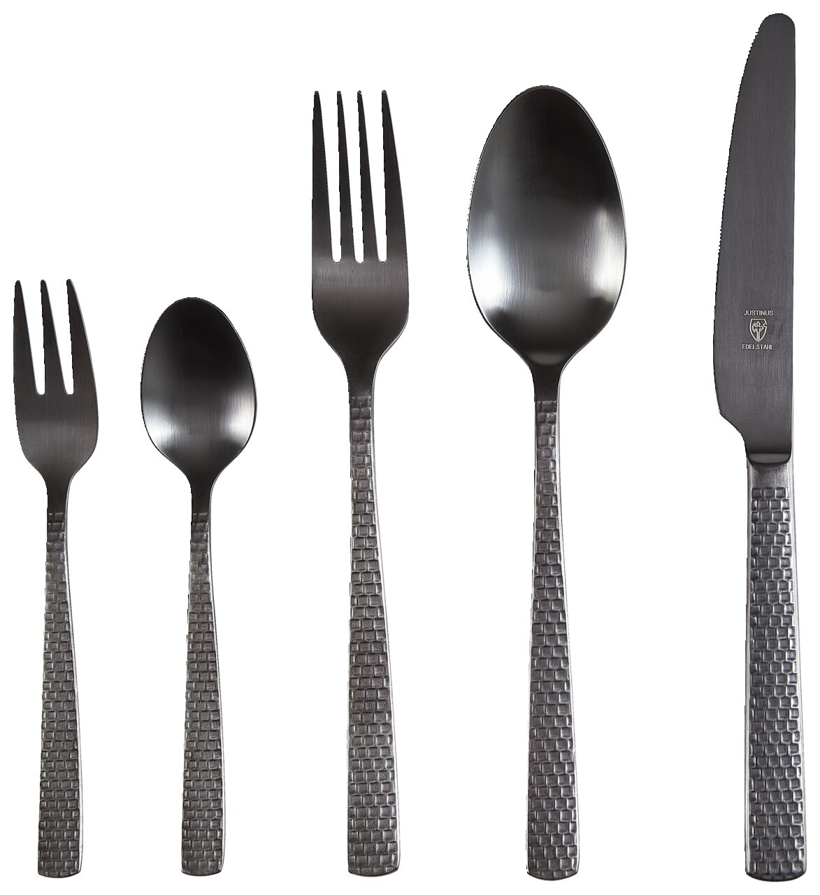 Set aus fünf Edelstahlbesteckteilen mit gehämmerter Oberfläche, bestehend aus Gabel, Messer, Esslöffel, Teelöffel und Kuchengabel, frontal abgebildet.