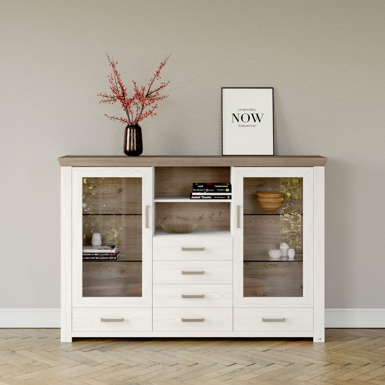 Frontale Ansicht eines modernen Highboards mit Glasvitrinen, Schubladen und dekorativen Elementen auf der Oberseite.
