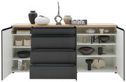 Frontale Ansicht eines XL-Sideboards mit offenen Türen und Schubladen, dekoriert mit modernen Vasen und Skulpturen.