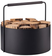 Moderner Feuerholz-Korb Ashi aus schwarzem Metall mit Holzgriff, gefüllt mit Holzscheiten, seitliche Perspektive