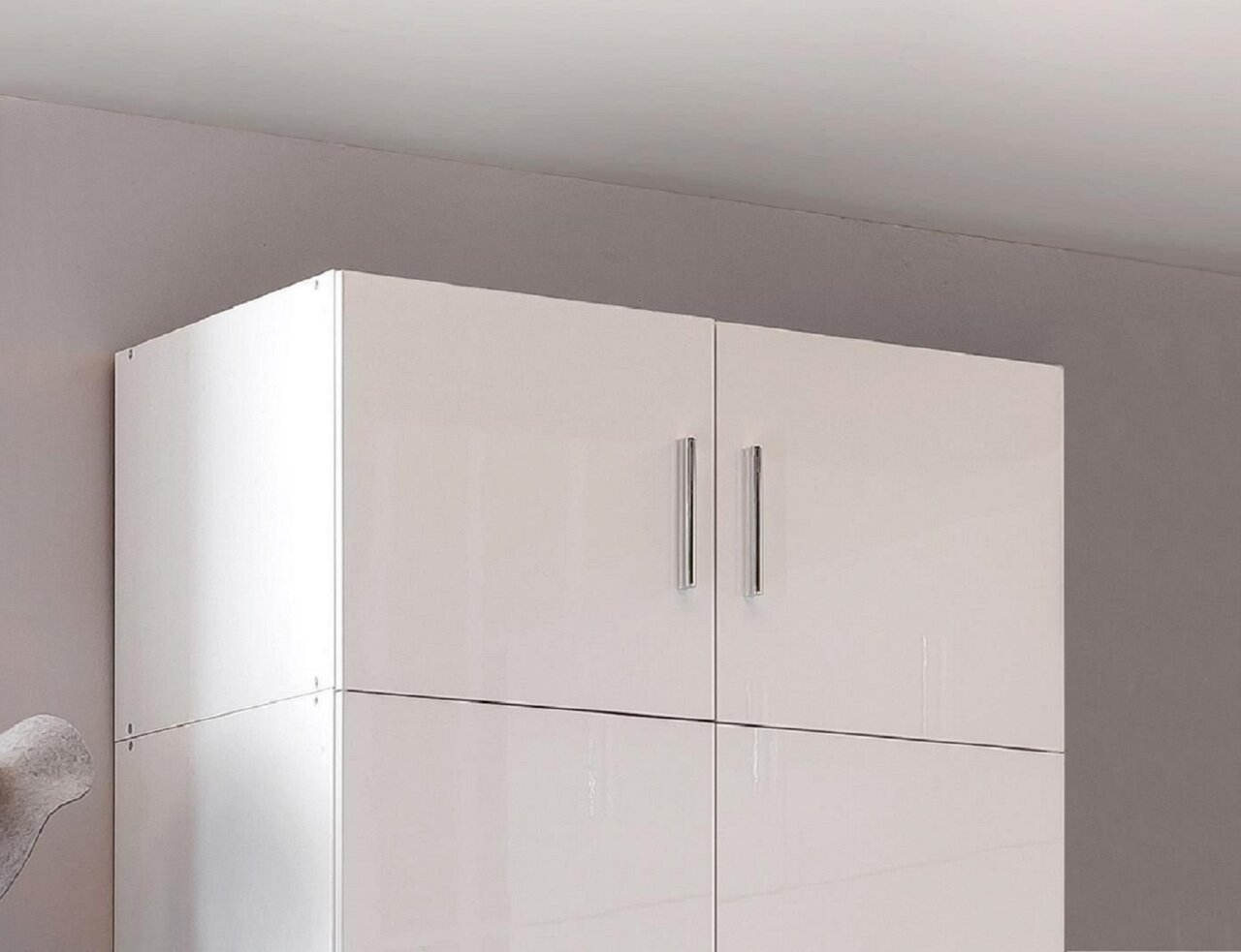 XORA Aufsatz T40 MALTA Weißer Schrankaufsatz mit zwei Türen und silbernen Griffen, seitliche Perspektive