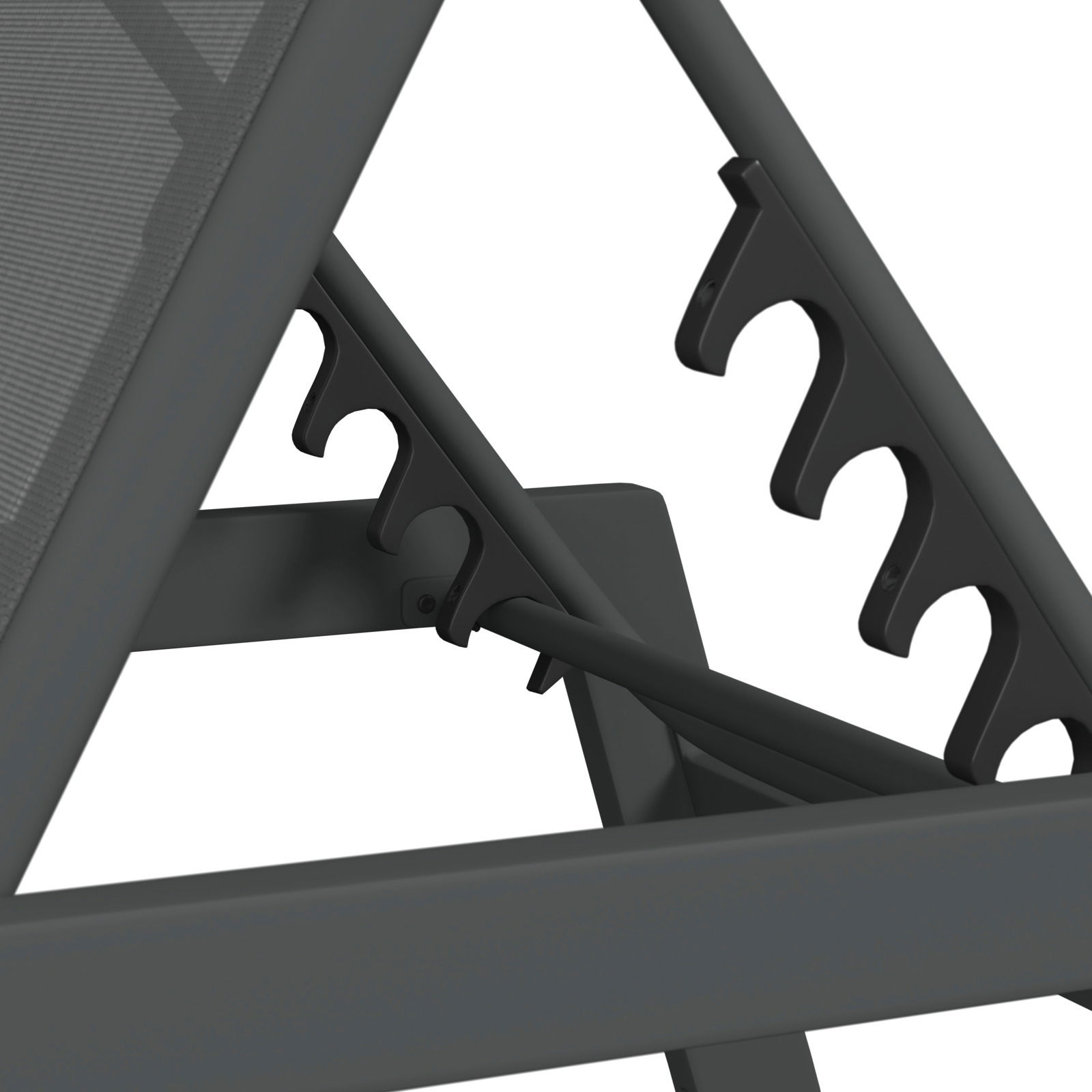 Nahaufnahme der verstellbaren Rückenlehne einer Sonnenliege aus Metall in seitlicher Perspektive.