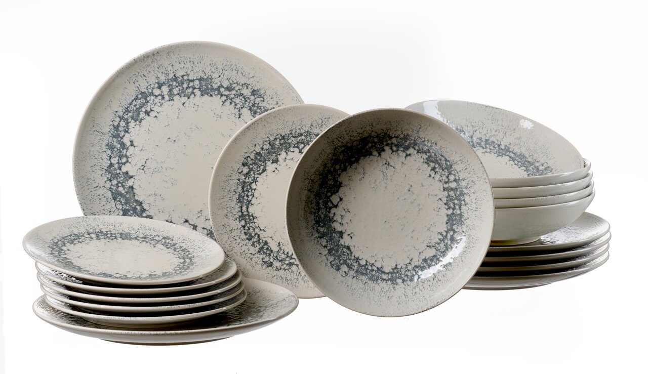 Ritzenhoff & Breker Tafelservice 18-tlg. CECINA 18-teiliges Geschirrset in Graphitfarbe mit modernem Design, bestehend aus flachen und tiefen Tellern, seitliche Perspektive.