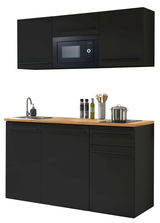 Moderne Single-Küche in schwarzem Design mit Holzarbeitsplatte, Spüle, Kochfeld und Hängeschränken, frontale Ansicht