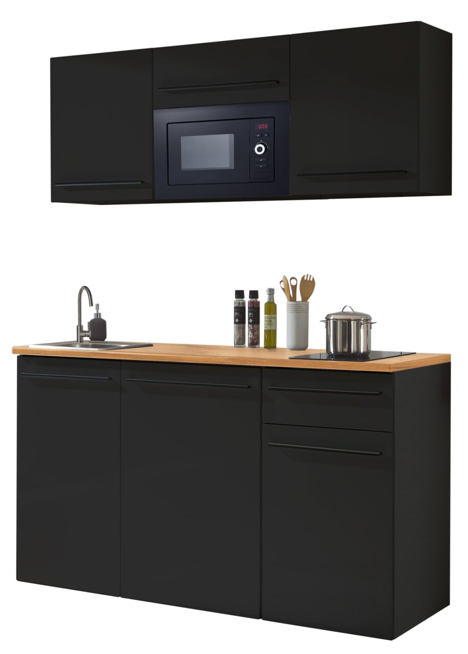 Moderne Single-Küche in schwarzem Design mit Holzarbeitsplatte, Spüle, Kochfeld und Hängeschränken, frontale Ansicht
