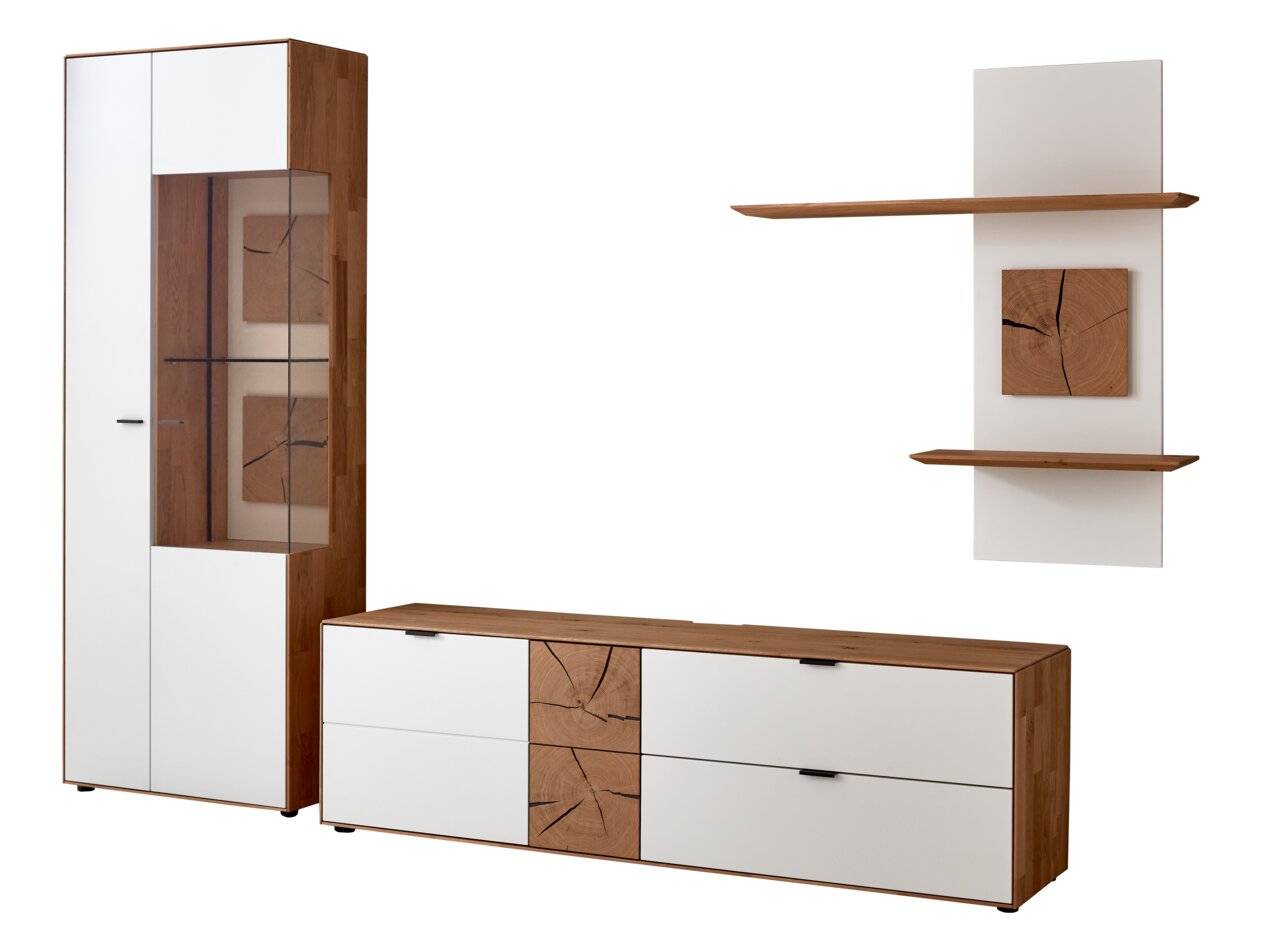 Wandkombination aus Holz und Weiß mit Schrank, Sideboard und Wandregal, frontale Ansicht