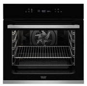 Ein moderner Einbaubackofen mit digitalem Display und Edelstahlgriff, frontal abgebildet.