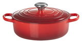 Roter Gourmet-Bräter von Le Creuset, 24 cm, aus seitlicher Perspektive