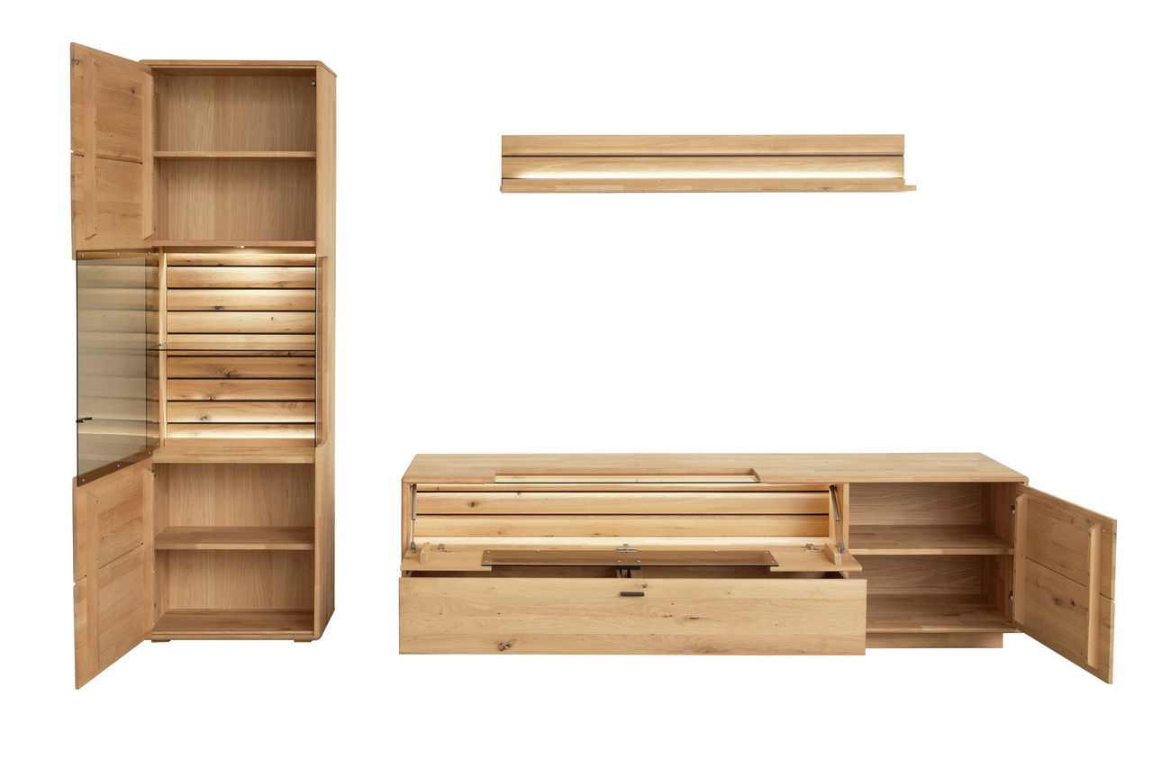 Holz-Wandkombination mit Schränken und Regalen, Frontansicht