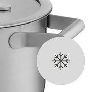 Nahaufnahme eines Topfes aus Edelstahl mit einem Griff, der ein Schneeflockensymbol zeigt, das auf die Kühlfunktion hinweist.