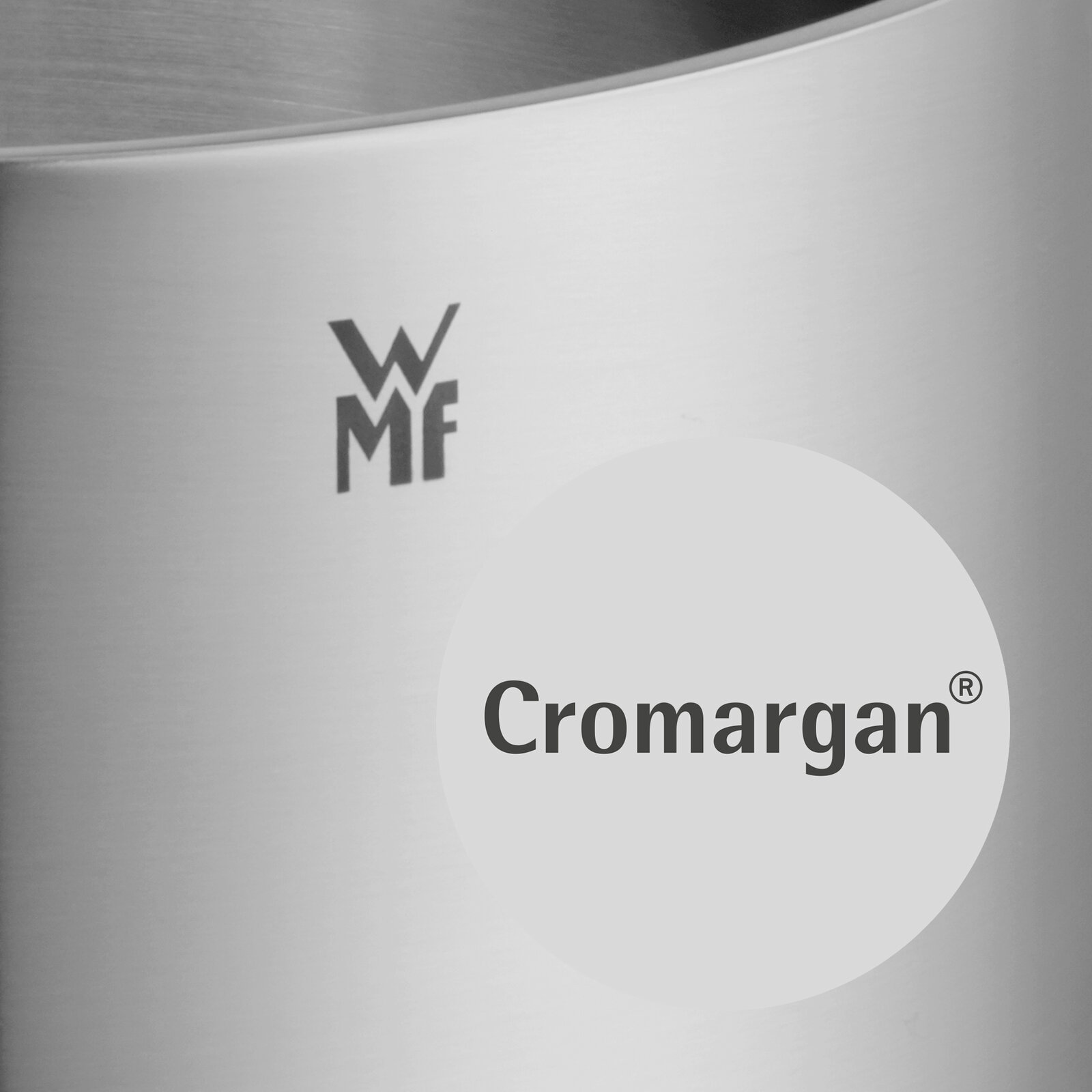 Nahaufnahme eines Topfes aus Cromargan® Edelstahl mit WMF-Logo.