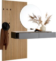 Moderne Wandgarderobe mit vertikaler Holzlamellen-Rückwand, schwarzen Haken, schwebender grauer Schubladenkonsole und rundem Spiegel, Ansicht schräg von vorn