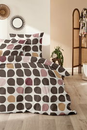 Bettwäsche 155x220cm mit geometrischem Muster in Braun-, Rosa- und Beigetönen, seitliche Perspektive