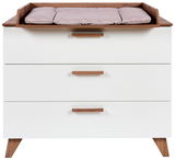 Wickelkommode mit drei Schubladen, weiß mit Holzgriffen und Wickelauflage, Frontalansicht