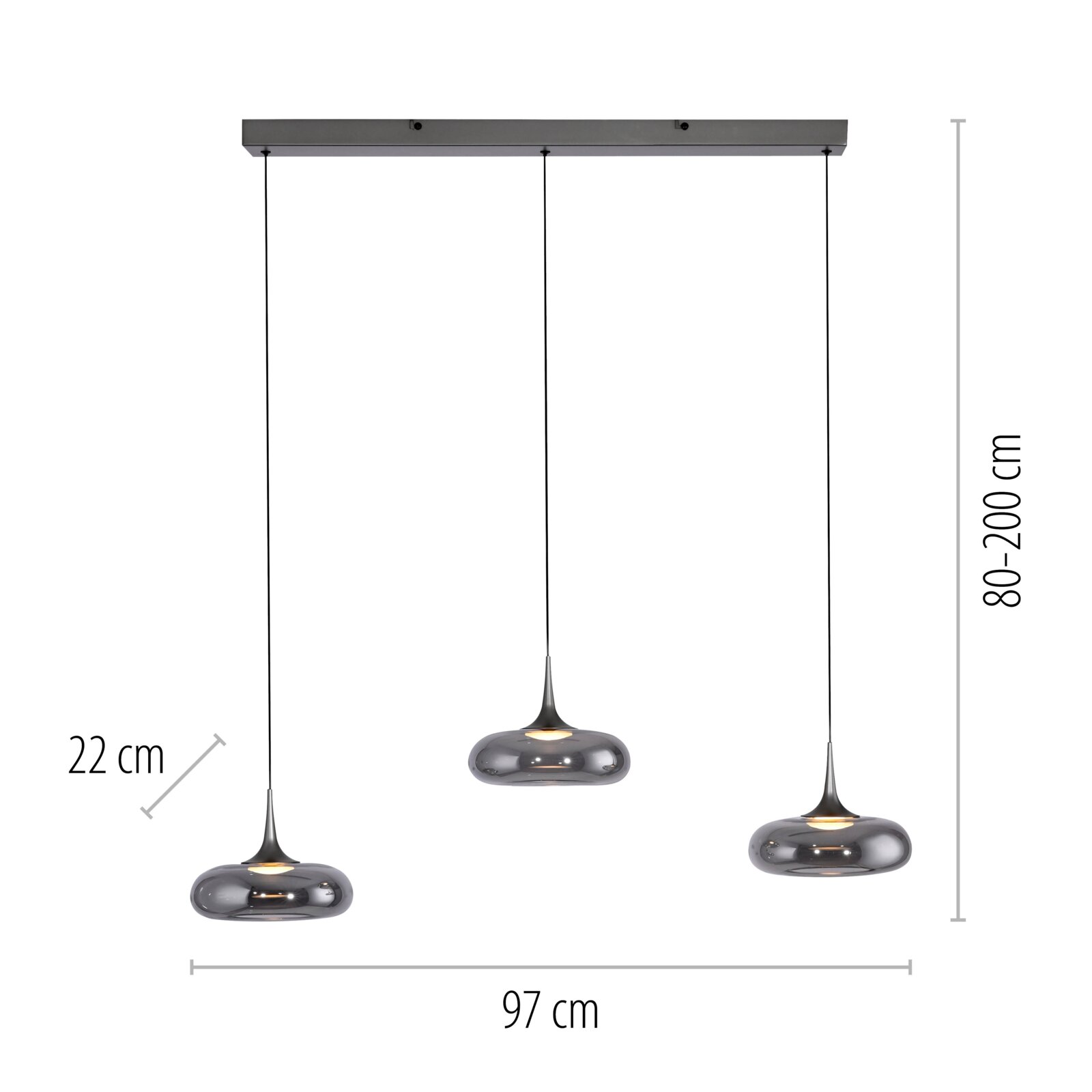 Dreiflammige Pendelleuchte mit drei rauchgrauen Glas-Schirmen an schwarzer Aufhängung und rechteckigem Baldachin, Frontansicht; Breite ca. 97 cm, Schirmdurchmesser ca. 22 cm, Abhängung 80–200 cm.
