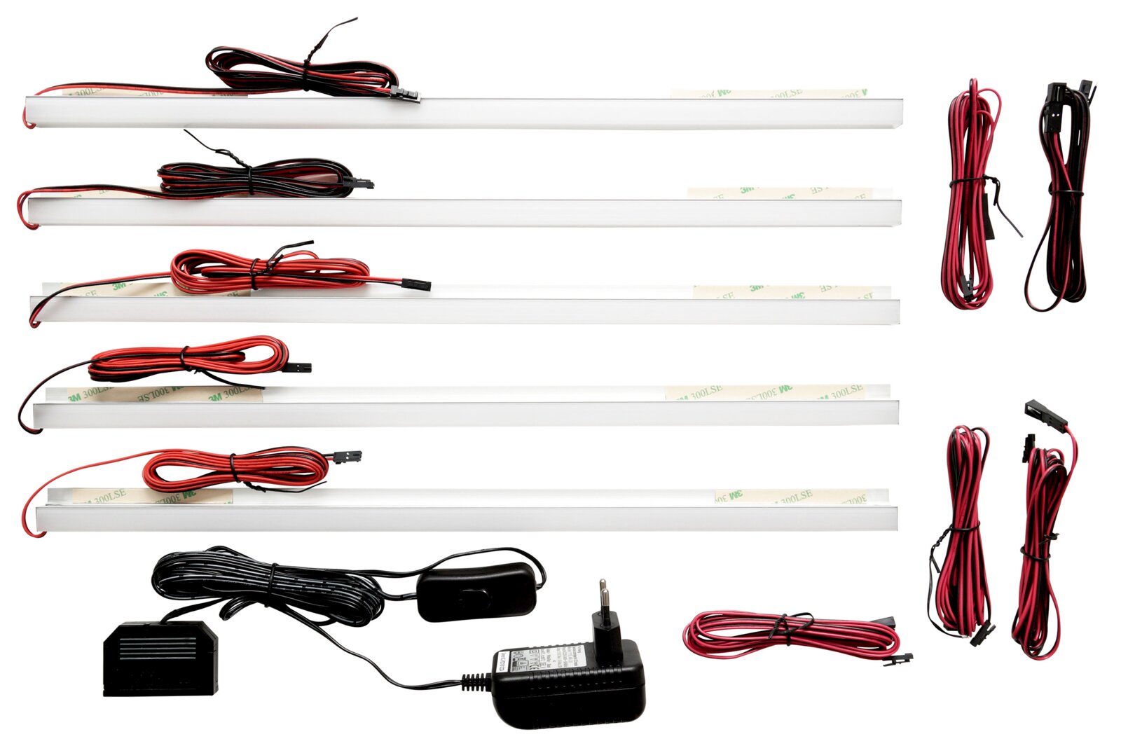 Landscape LED-Glasbodenbeleuchtung BREGENZ Set aus mehreren LED-Lichtleisten mit roten/schwarzen Anschlusskabeln, Steckverbindern, Netzteil und Schalter, frontal von oben auf weißem Hintergrund fotografiert