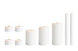 Verschiedene weiße LED-Kerzen in unterschiedlichen Größen, frontal betrachtet, mit flackerndem Licht.