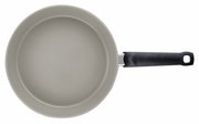 Pfanne Ceratal Comfort 28cm aus der Vogelperspektive mit grauer Beschichtung und schwarzem Griff