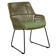 Moderner Gartensessel mit grünem Sitzkissen und geflochtenem Design, seitliche Perspektive