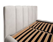 Polsterbettgestell mit gepolstertem Kopfteil und Lattenrost, seitliche Perspektive