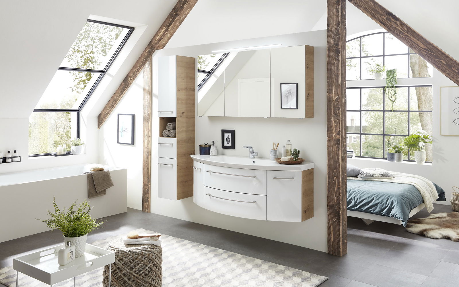 Sadena Hochschrank PLAKA Moderner Hochschrank in einem stilvollen Badezimmer, seitliche Perspektive