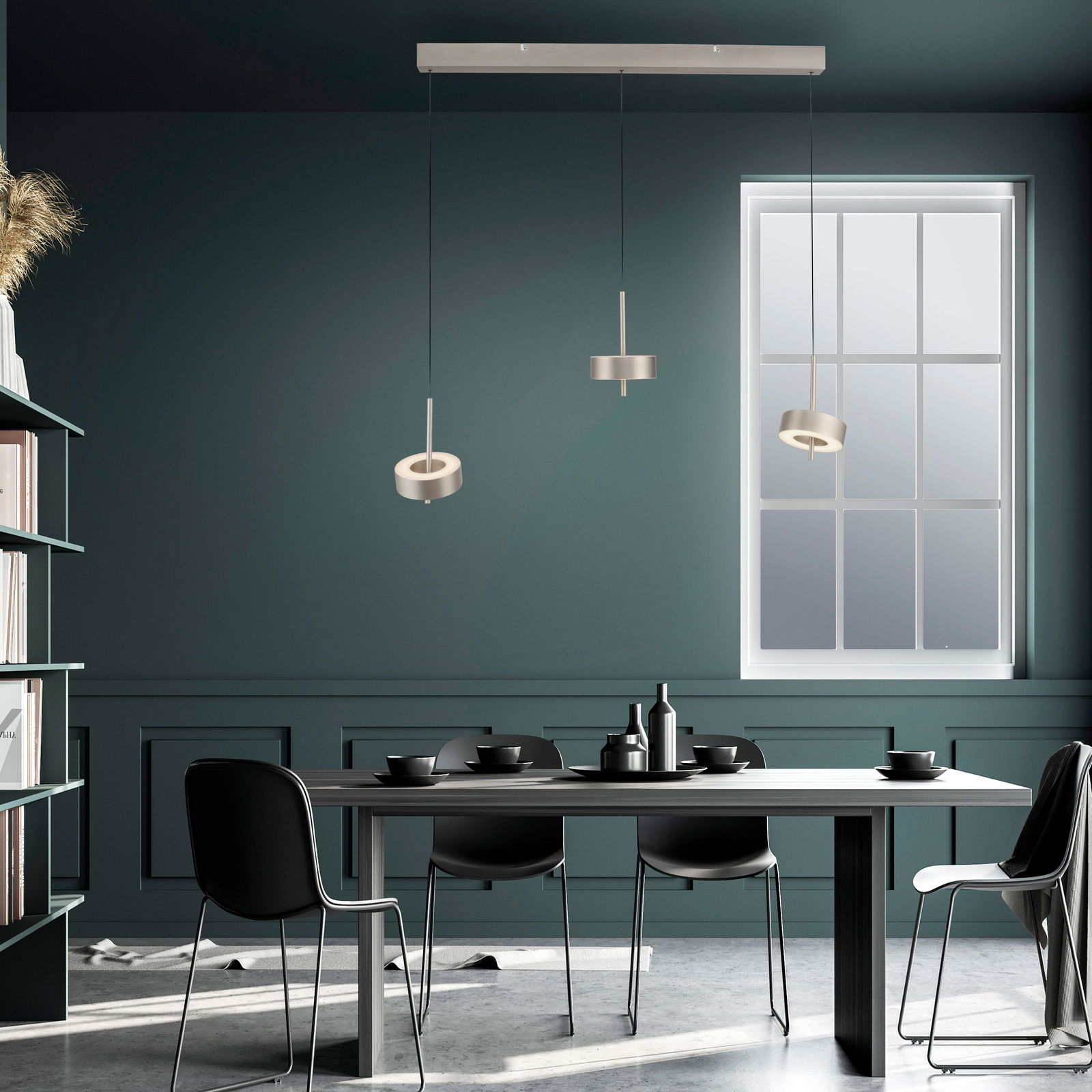 Paul Neuhaus Pendelleuchte Q-ROTATE Moderne Pendelleuchte Q-ROTATE in einem stilvollen Esszimmer, seitliche Perspektive.