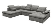 Graues Ecksofa mit verstellbaren Kopfstützen und Armlehnen, perspektivisch von vorne rechts fotografiert.