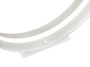 Nahaufnahme der Musterring Tischleuchte LOOP in modernem Design, seitliche Perspektive