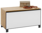 Garderobenbank aus Holz mit weißer Front, darauf eine beige Handtasche und ein orangefarbenes Seil, seitliche Perspektive