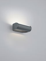 Moderne Außen-Wandleuchte LUZ44 in seitlicher Perspektive, mit elegantem, zylindrischem Design und indirekter Beleuchtung.