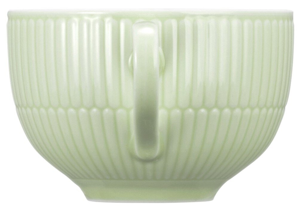 Groene koffiekop met melk, met geribbeld patroon, zijaanzicht