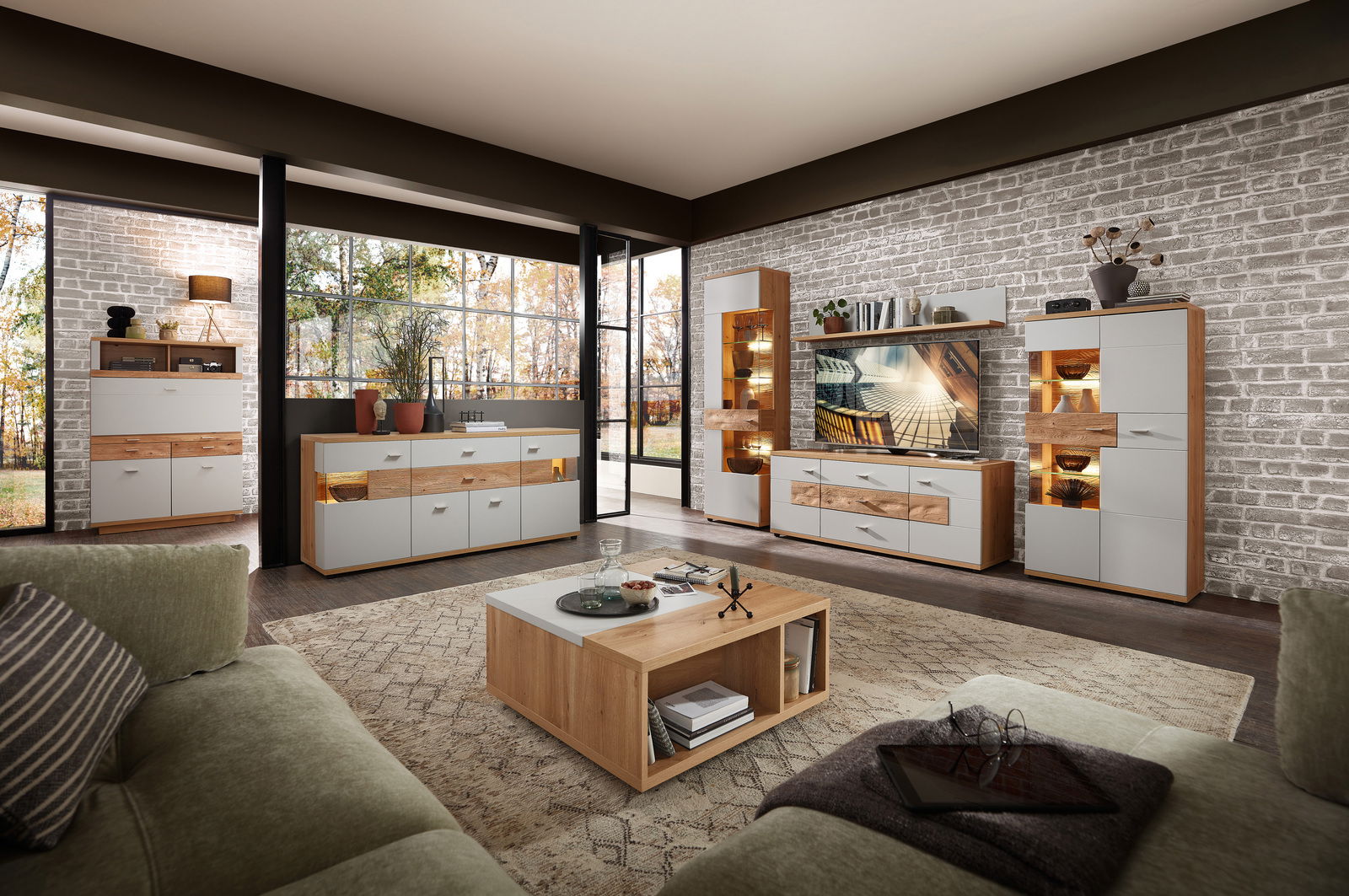 Moderne Wohnzimmermöbelkombination mit Sideboard, Couchtisch und Vitrine in Holzoptik, Perspektive von vorne.