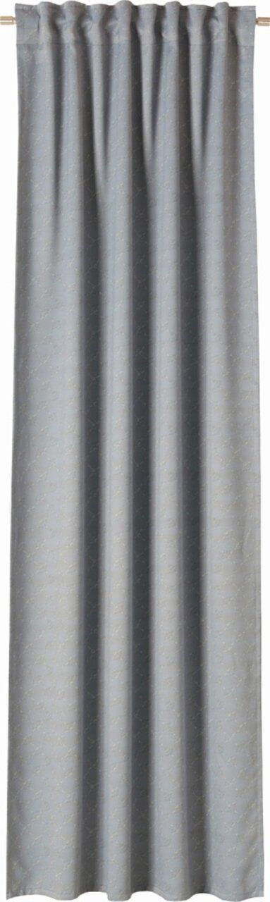 Hellgrauer Dekoschal in voller Länge, frontal aufgenommen