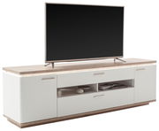 TV-Lowboard in Weiß mit Holzoberfläche, frontal fotografiert, mit zwei Türen und offenen Fächern für Dekoration und Zeitschriften.