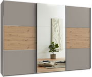 Moderner dreitüriger Schwebetürenschrank mit Spiegel in Holz- und Grautönen, frontal abgebildet.