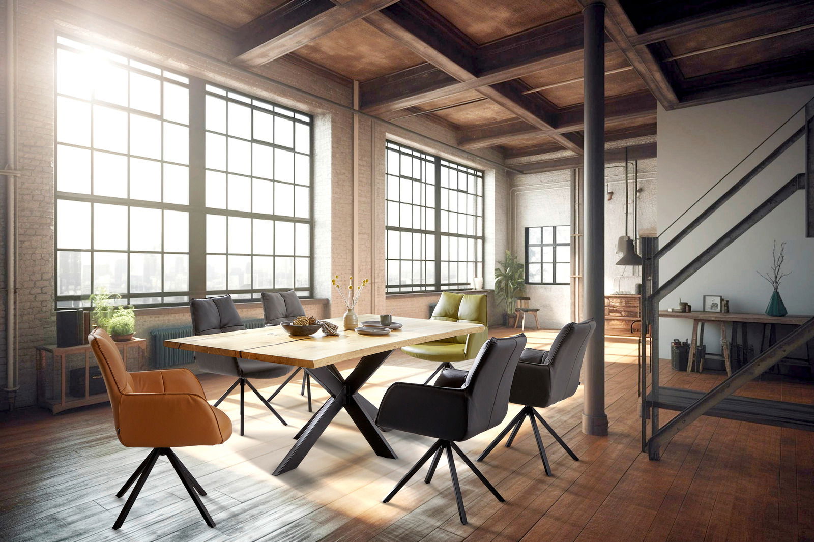 Novel Armlehnstuhl NIZZA Moderner Esstisch mit X-förmigen Beinen und sechs gepolsterten Armlehnstühlen in einem loftartigen Raum mit großen Fenstern, aus der Perspektive von schräg vorne.