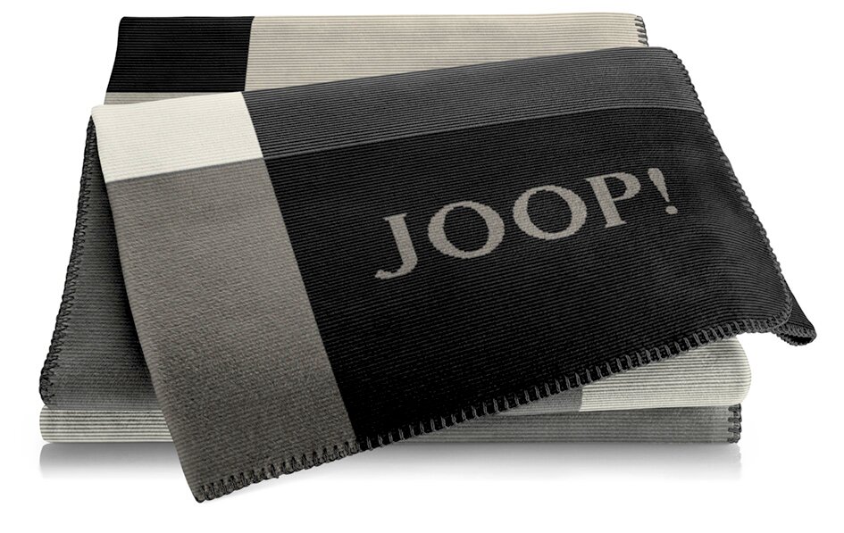 Gefaltete JOOP! Wohndecke mit großflächigem Karomuster in Schwarz, Grau und Creme, schräg von vorne dargestellt