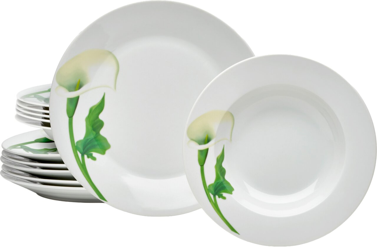 Weißes Porzellan-Tafelservice mit Calla-Blumenmotiv in Grün, mehrere Teller gestapelt, Vorderansicht in leichter Schrägperspektive