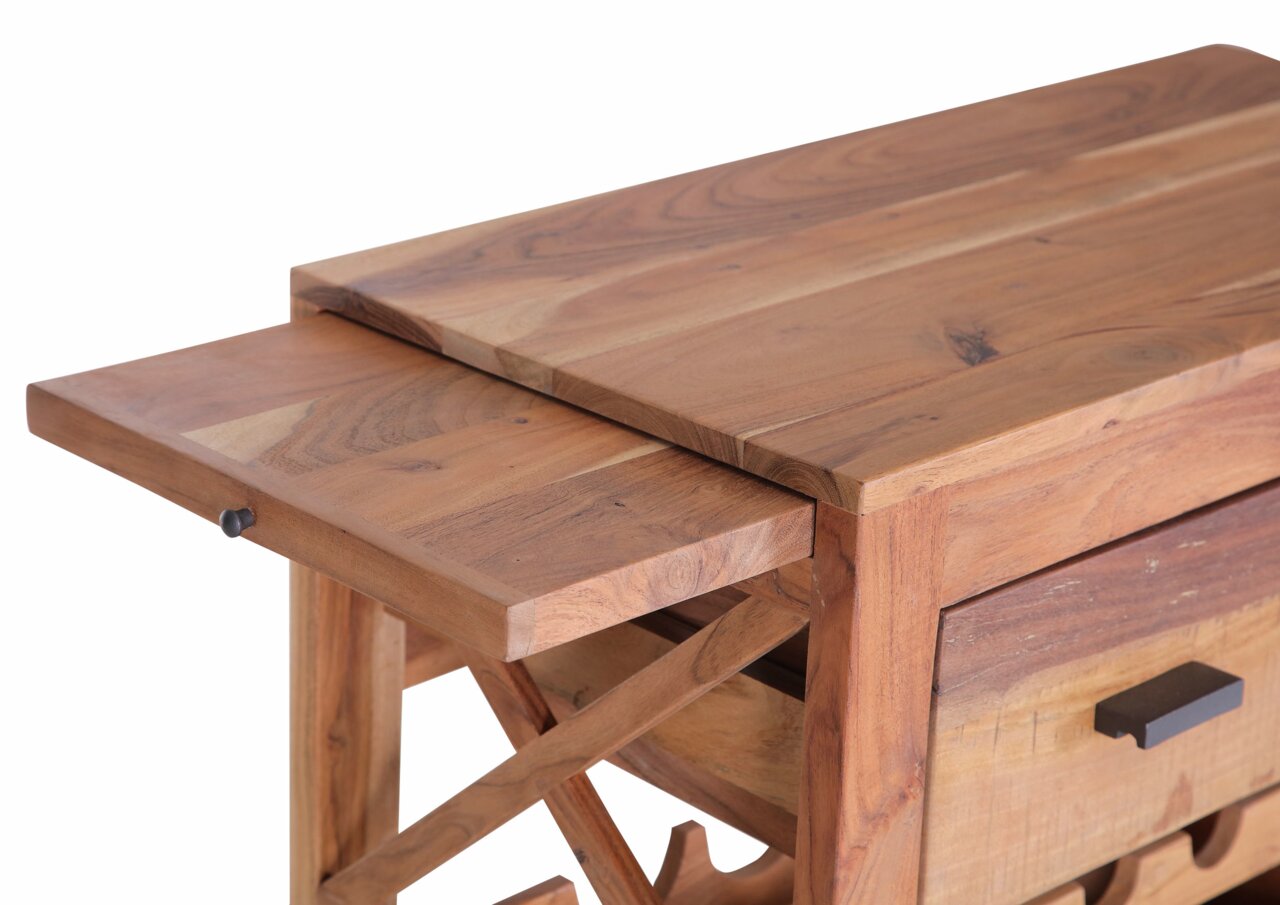 Nahaufnahme eines Servierwagens aus Holz mit ausziehbarer Ablage und Schublade, seitliche Perspektive.