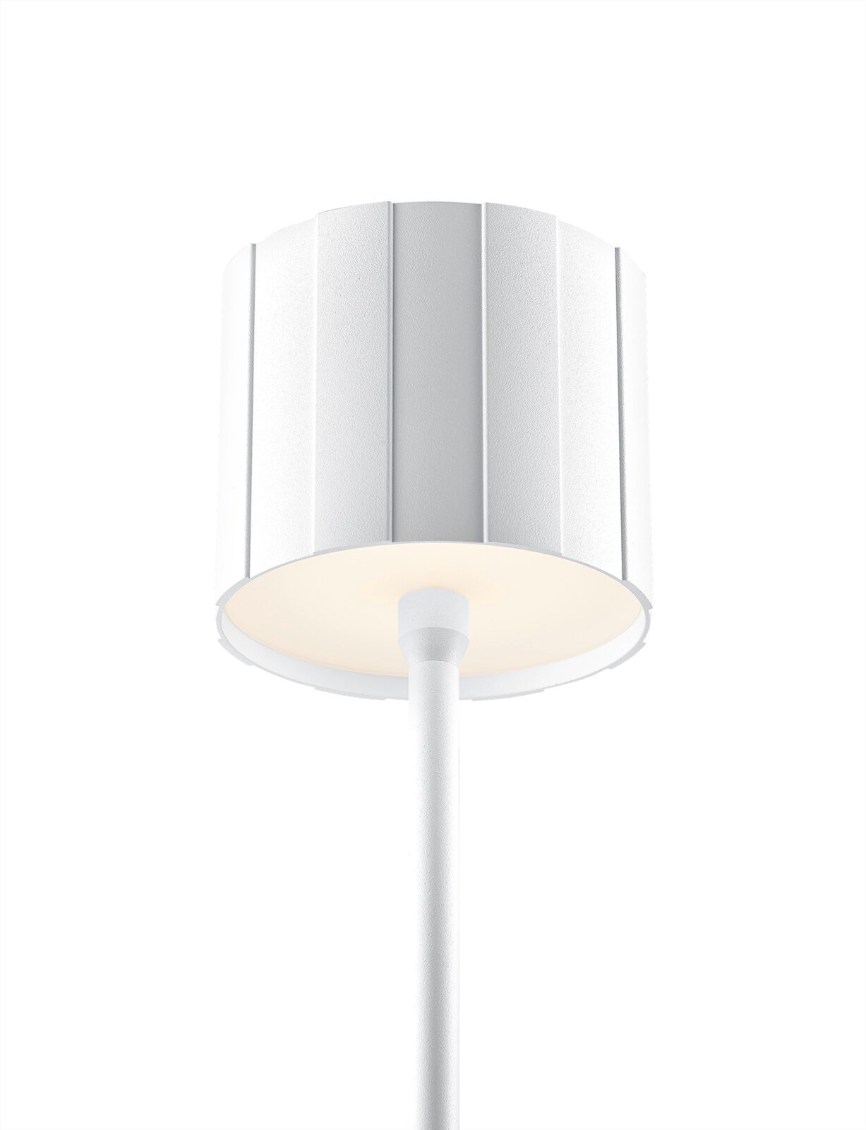 Musterring Accu-staande lamp MARISA Weiße Akku-Stehleuchte aus der Perspektive von unten, mit einem runden, strukturierten Lampenschirm.