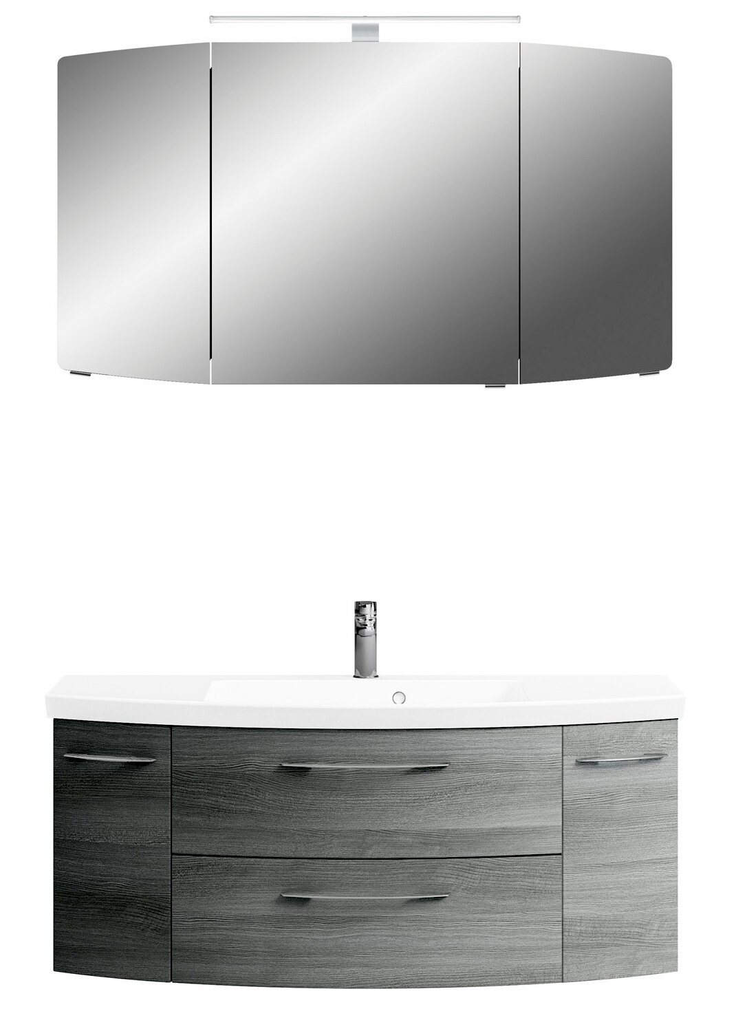 Vooraanzicht van een moderne badkamercombinatie met een grote spiegelkast en een wastafelonderkast in houtlook.