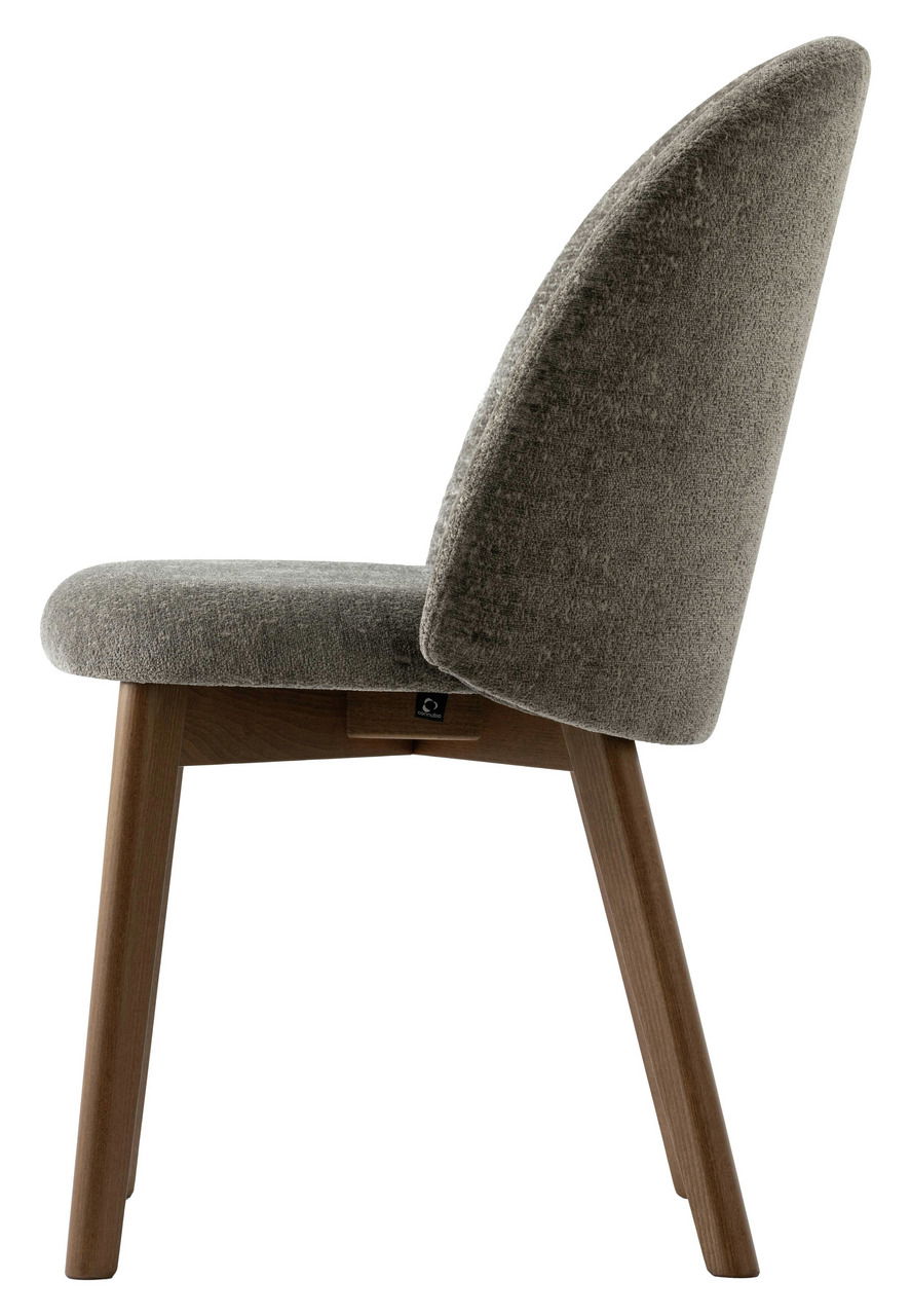 Seitenansicht eines modernen Stuhls mit gepolsterter Rückenlehne und Sitzfläche, Holzbeine.