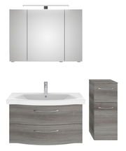Badezimmermöbel-Set bestehend aus einem großen Spiegelschrank mit Beleuchtung, einem Waschbeckenunterschrank mit zwei Schubladen und einem schmalen Hochschrank, alles in moderner Holzoptik, frontal abgebildet.