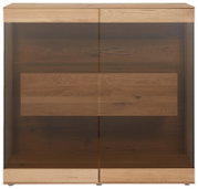 Frontansicht eines modernen Highboards mit Holzoptik und Glastüren.