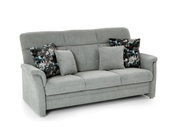 Graues 3-Sitzer-Sofa Beldomo ZARA mit zwei gemusterten und zwei einfarbigen Kissen, Frontalansicht.