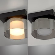 Moderne Deckenleuchte RIKA mit zylindrischem Glasdesign, gezeigt aus der Seitenperspektive, einmal beleuchtet und einmal ausgeschaltet.