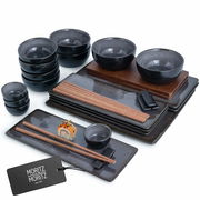 29-teiliges Sushi-Set in Anthrazit mit Tellern, Schalen und Essstäbchen, seitliche Perspektive