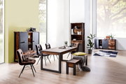 Esszimmermöbel-Set in modernem Design mit Esstisch, Stühlen, Bank, Highboard, Stauraumregal und Sideboard aus Holz und Metall, seitliche Perspektive