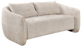 Beiges 2-Sitzer Sofa mit abgerundeten Armlehnen und zwei Rückenkissen, seitliche Perspektive