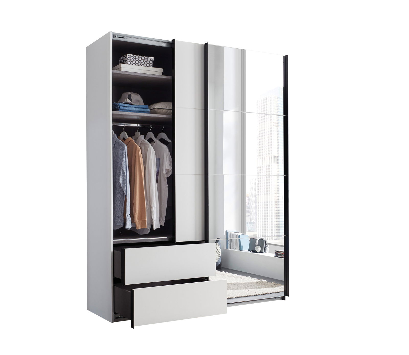 Moderner Schwebetürenschrank mit zwei Türen, teilweise geöffnet, zeigt Innenraum mit Kleiderstange und Schubladen. Perspektive von vorne links.